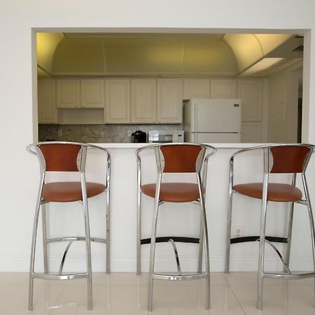 Ocean Reserve Luxury Condos Across From Sunny Isles Beach Miami Beach Exterior photo