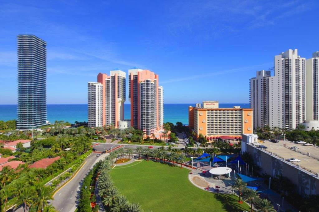 Ocean Reserve Luxury Condos Across From Sunny Isles Beach Miami Beach Exterior photo