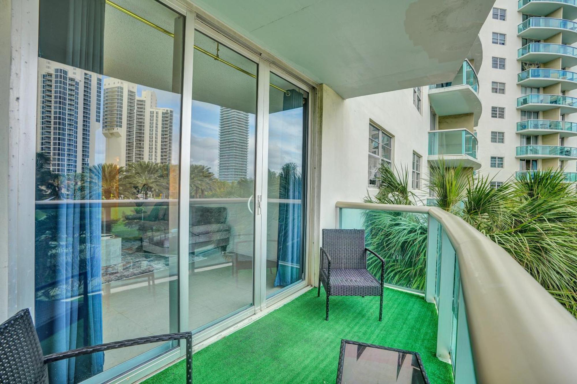 Ocean Reserve Luxury Condos Across From Sunny Isles Beach Miami Beach Exterior photo