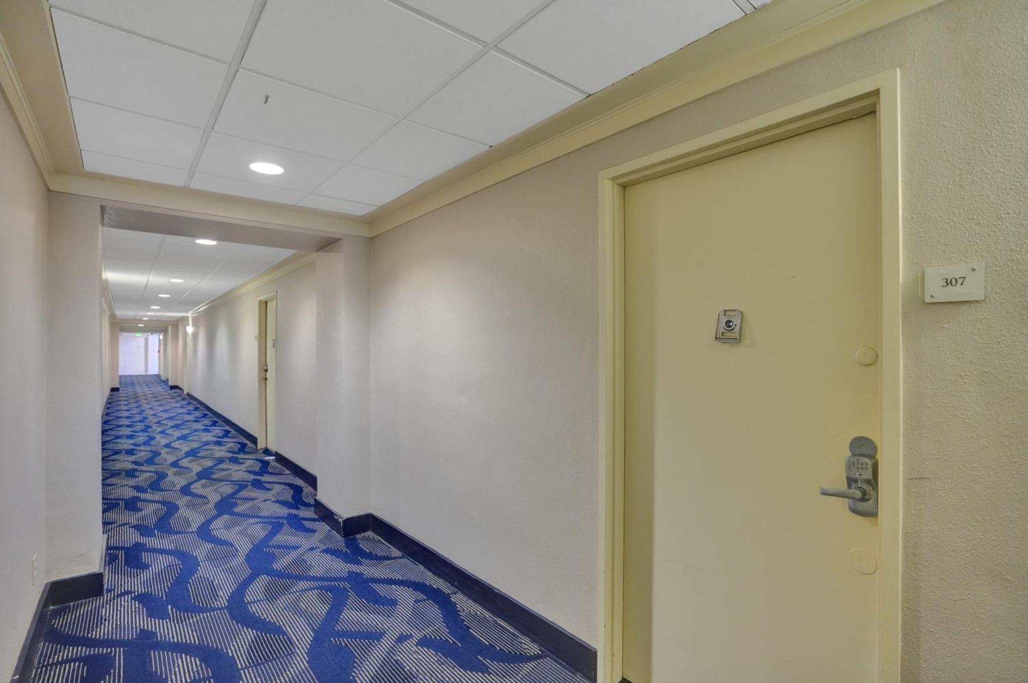 Ocean Reserve Luxury Condos Across From Sunny Isles Beach Miami Beach Exterior photo