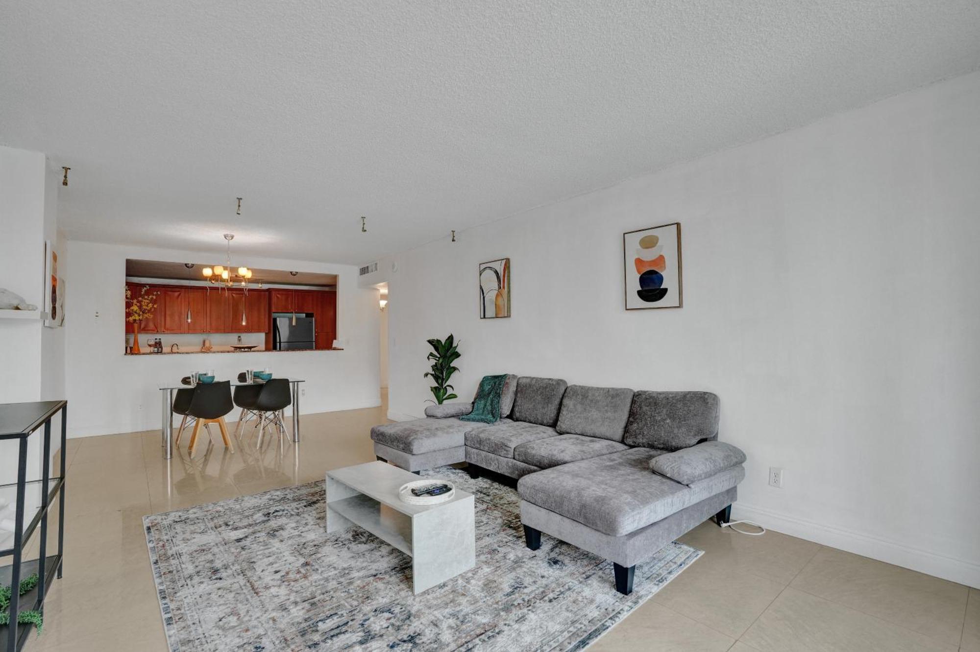 Ocean Reserve Luxury Condos Across From Sunny Isles Beach Miami Beach Exterior photo