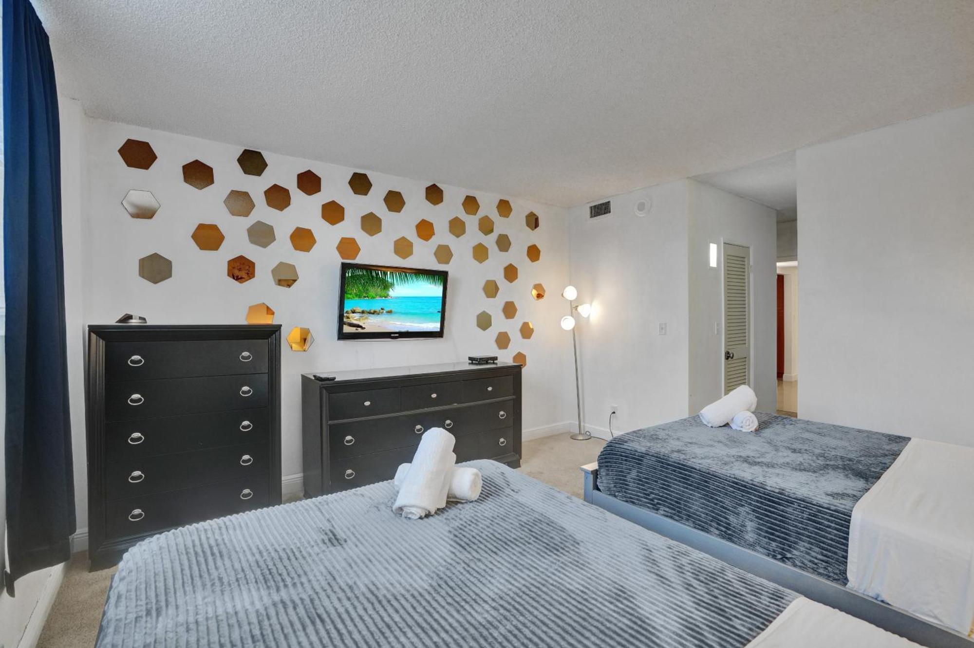 Ocean Reserve Luxury Condos Across From Sunny Isles Beach Miami Beach Exterior photo