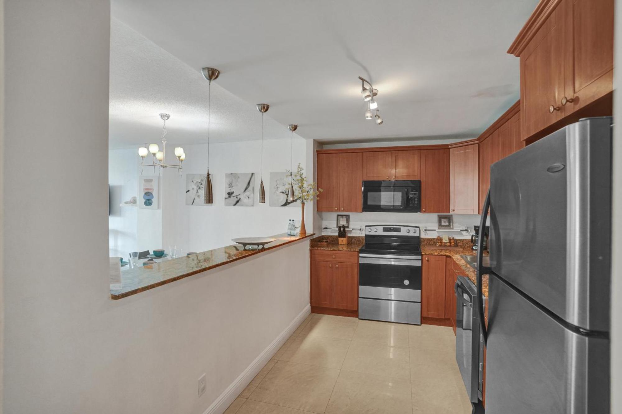 Ocean Reserve Luxury Condos Across From Sunny Isles Beach Miami Beach Exterior photo