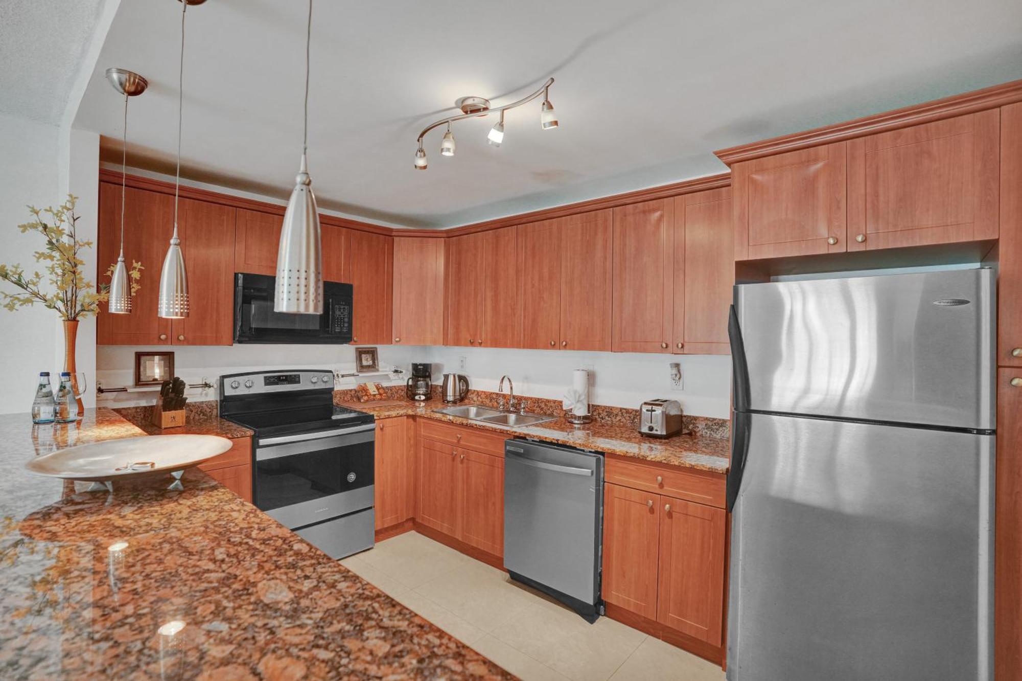 Ocean Reserve Luxury Condos Across From Sunny Isles Beach Miami Beach Exterior photo