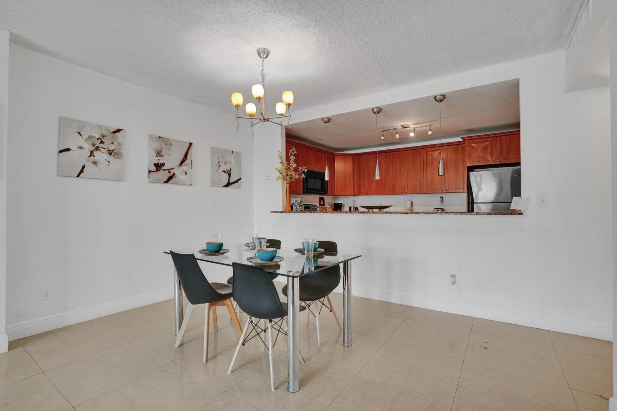 Ocean Reserve Luxury Condos Across From Sunny Isles Beach Miami Beach Exterior photo