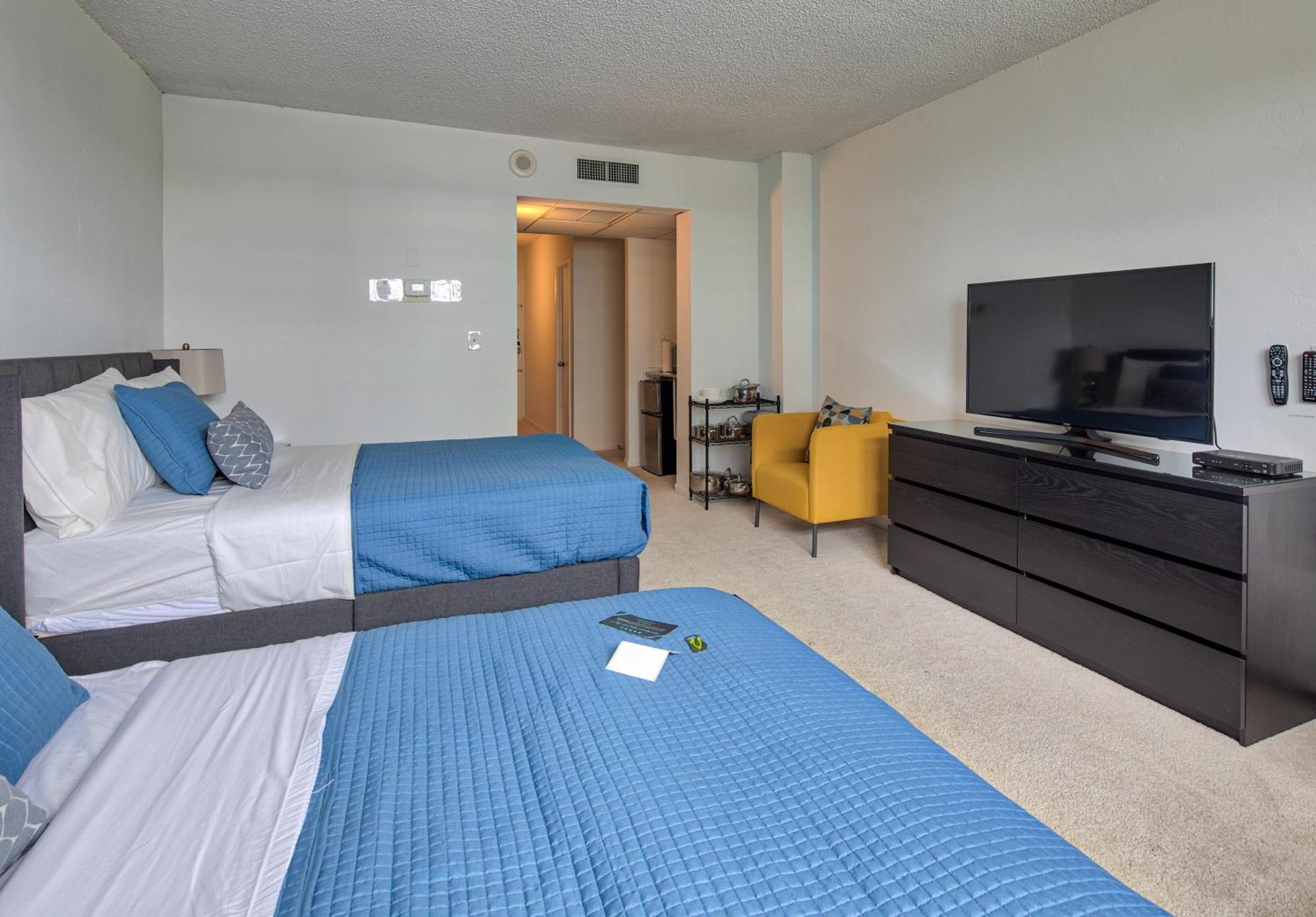 Ocean Reserve Luxury Condos Across From Sunny Isles Beach Miami Beach Room photo