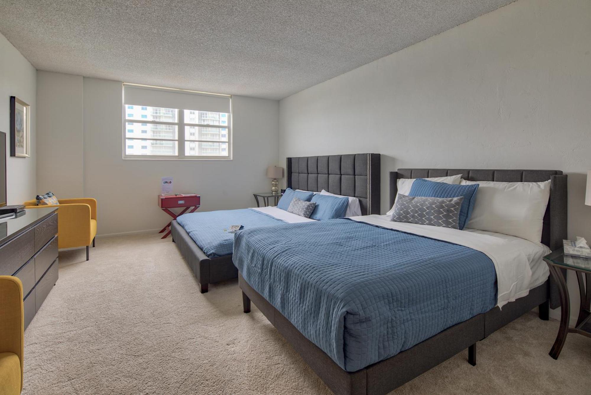 Ocean Reserve Luxury Condos Across From Sunny Isles Beach Miami Beach Room photo
