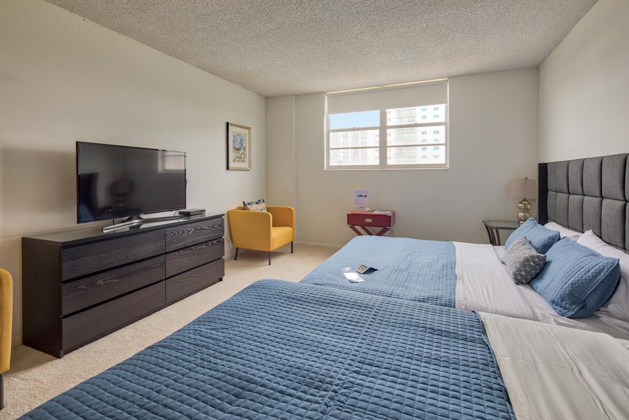 Ocean Reserve Luxury Condos Across From Sunny Isles Beach Miami Beach Room photo