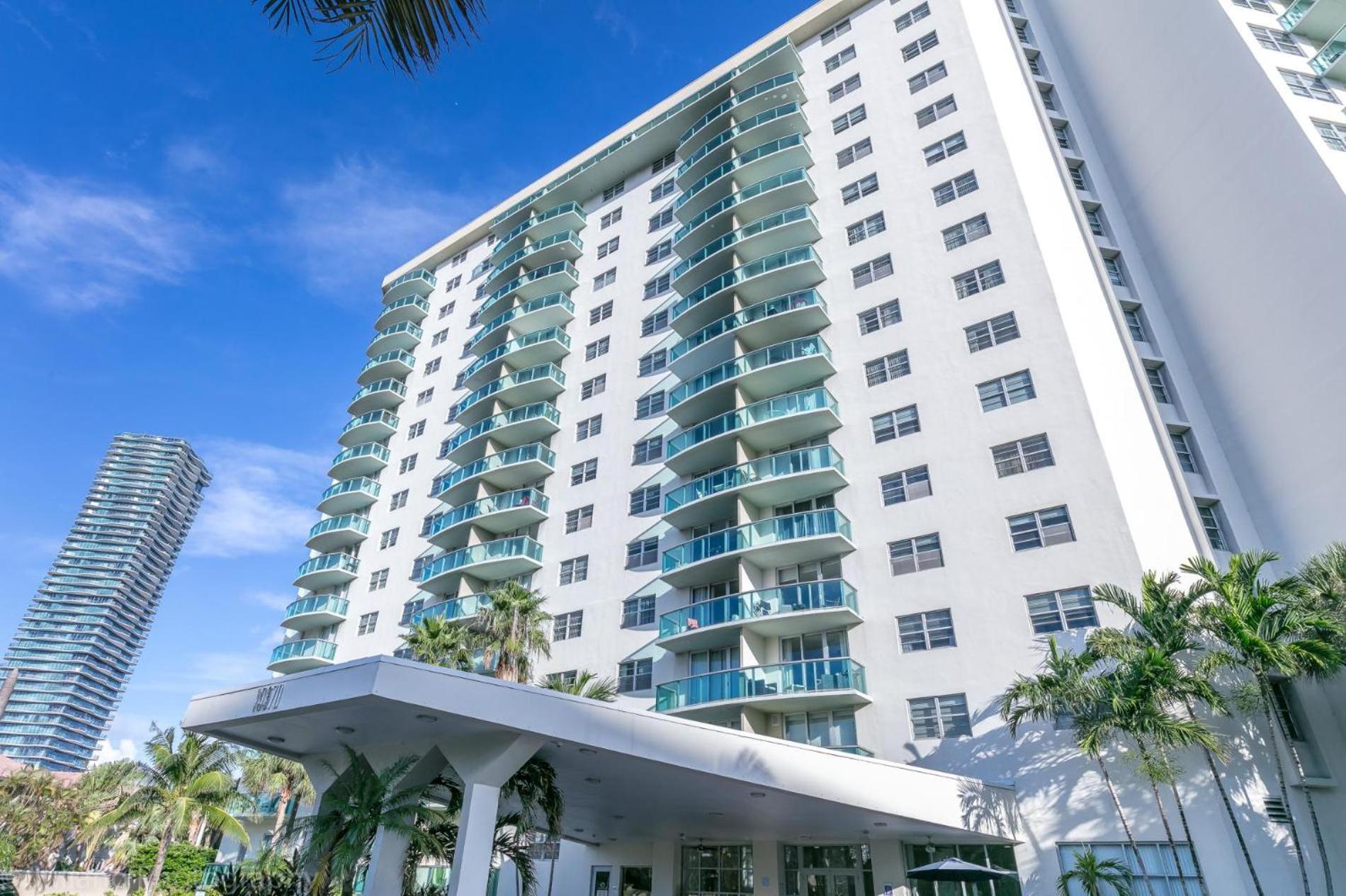 Ocean Reserve Luxury Condos Across From Sunny Isles Beach Miami Beach Exterior photo